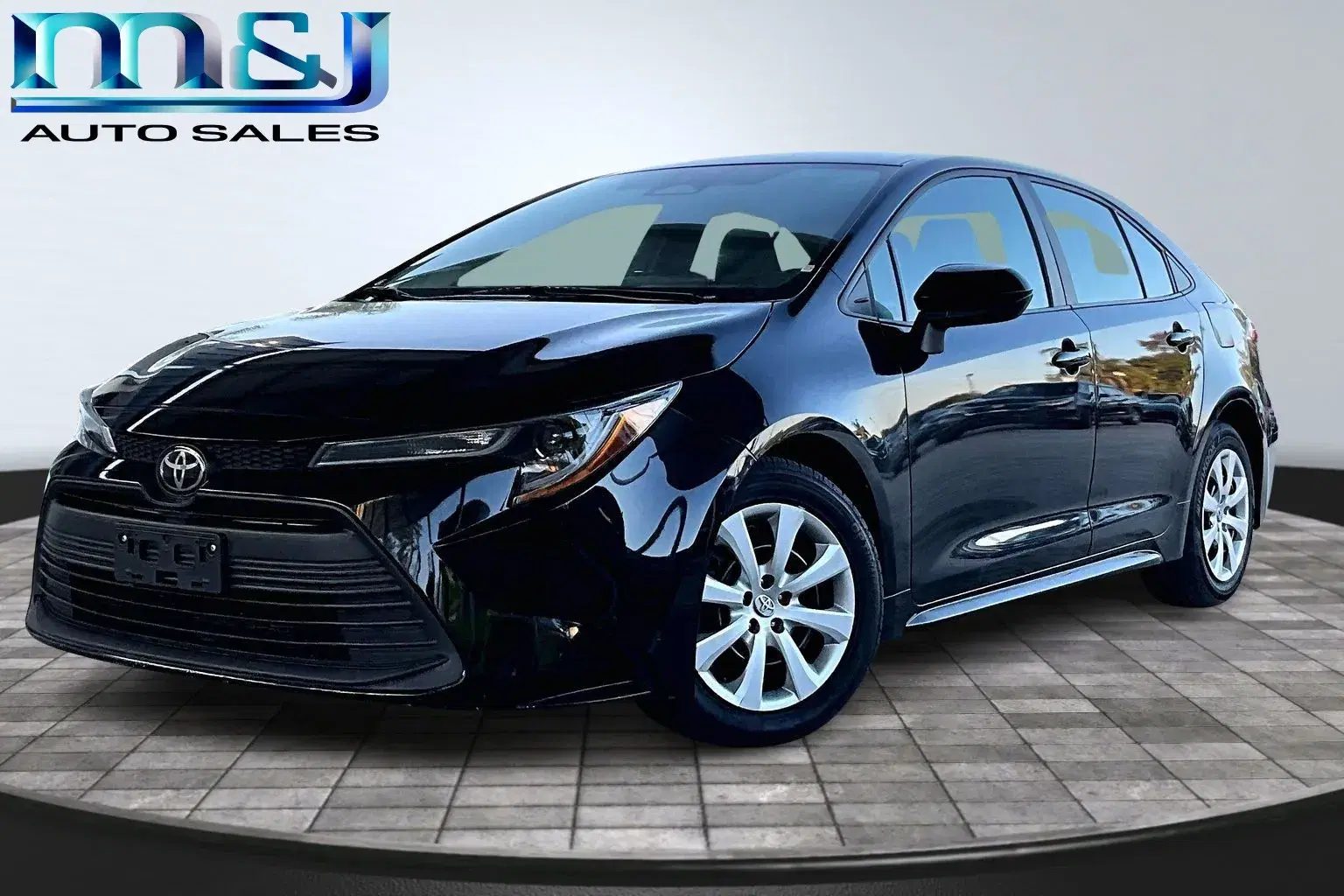 Toyota Corolla Le - Thumbnail 2