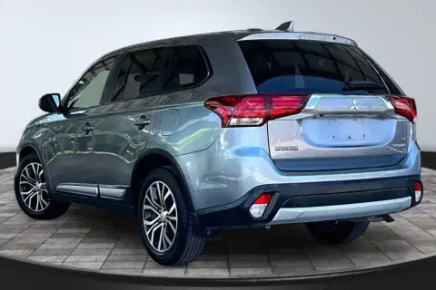 Mitsubishi Outlander - Thumbnail 5