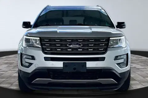 Ford Explorer Xlt - Thumbnail 3