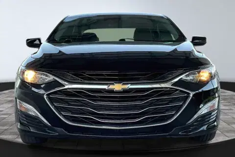 Chevrolet Malibu Ls - Thumbnail 3