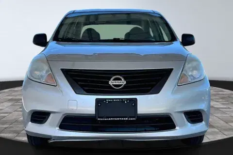 Nissan Versa - Thumbnail 3