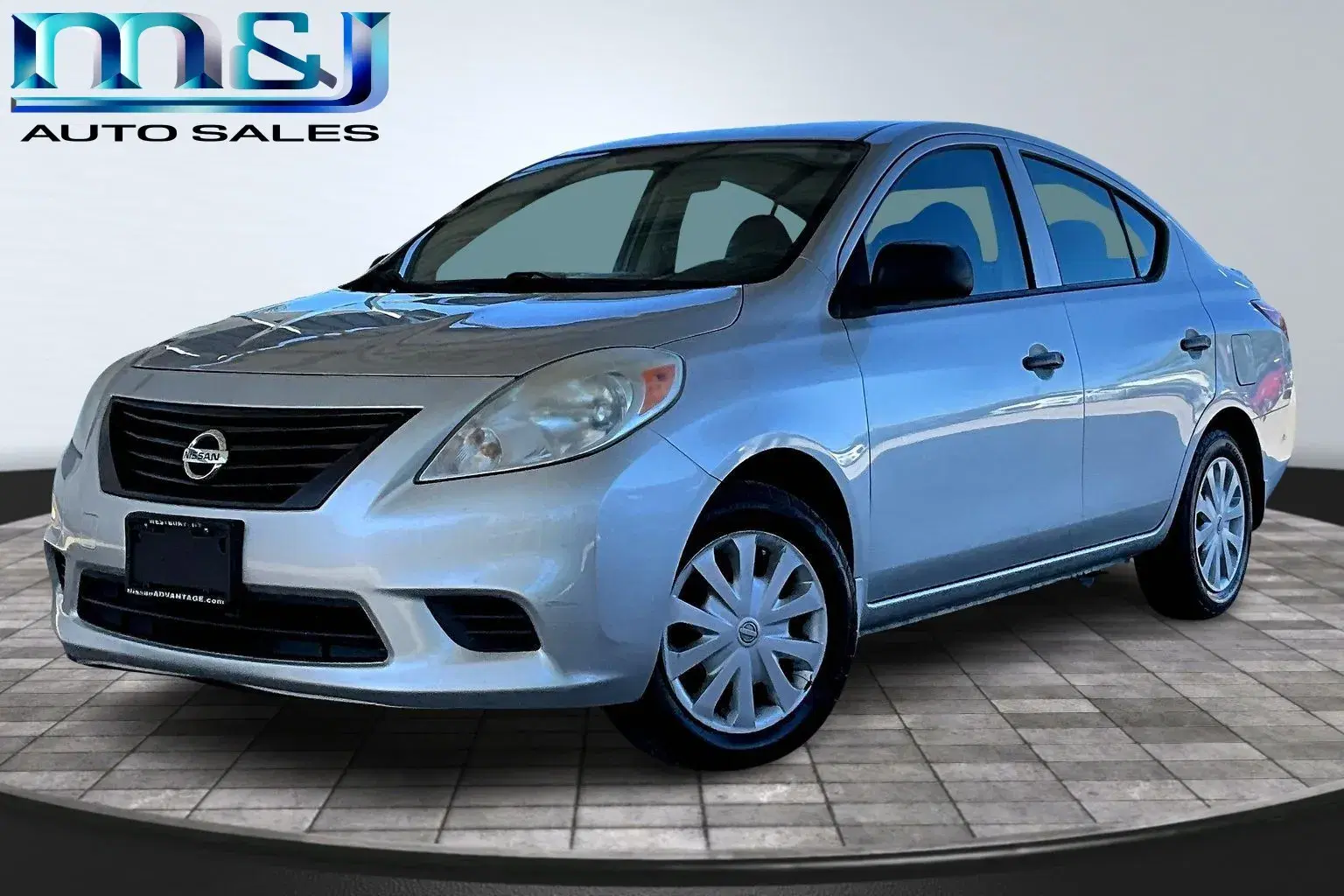 Nissan Versa - Thumbnail 2