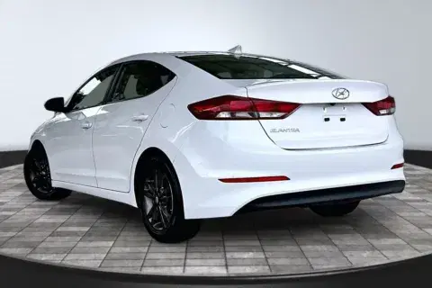 Hyundai Elantra - Thumbnail 5