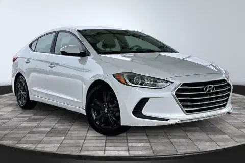 Hyundai Elantra - Thumbnail 4
