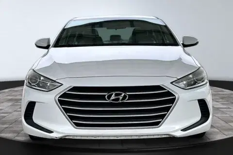 Hyundai Elantra - Thumbnail 3
