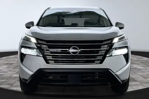 Nissan Rogue - Thumbnail 3