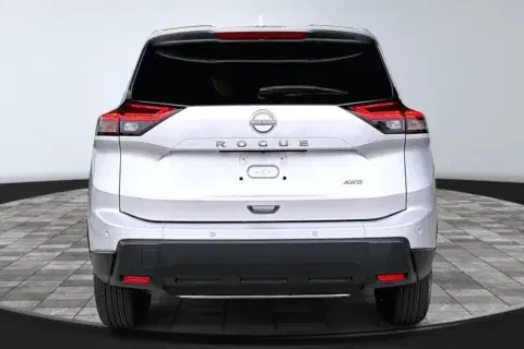Nissan Rogue - Thumbnail 6