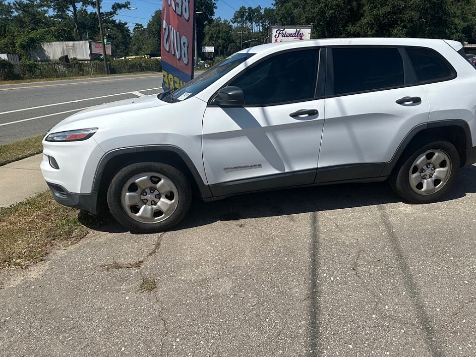 Jeep Cherokee Sport - Thumbnail 4