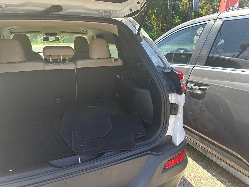 Jeep Cherokee Sport - Thumbnail 5