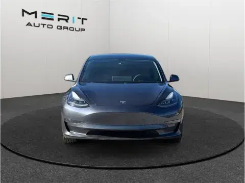 Tesla Model 3 Standard Range Plus Sedan 4D - Thumbnail 4