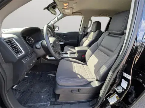 Nissan Frontier Crew Cab Sv Pickup 4D 5 Ft - Thumbnail 3