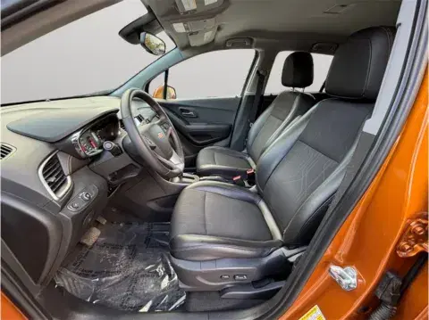 Chevrolet Trax Lt Sport Utility 4D - Thumbnail 3