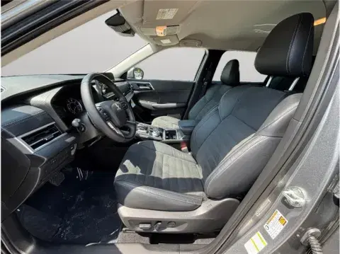 Mitsubishi Outlander Se Sport Utility 4D - Thumbnail 3