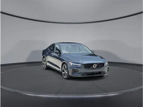 Volvo S60 B5 Core Dark Theme Sedan 4D - Thumbnail 4