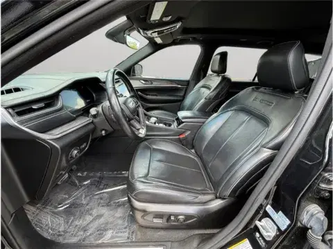 Jeep Grand Cherokee L Overland Sport Utility 4D - Thumbnail 3