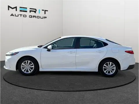 Toyota Camry Le Sedan 4D - Thumbnail 6