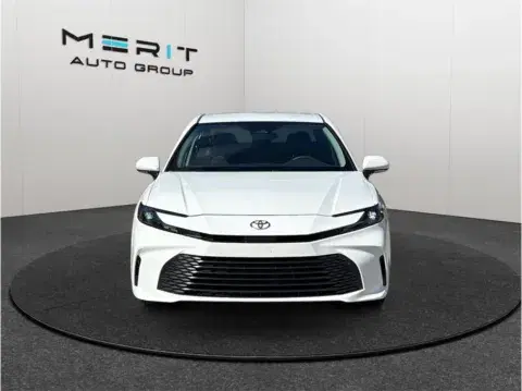 Toyota Camry Le Sedan 4D - Thumbnail 4