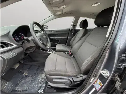 Hyundai Accent Se Sedan 4D - Thumbnail 3