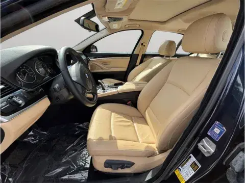 BMW 5 Series 528I Sedan 4D - Thumbnail 3