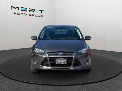 Ford Focus Titanium Sedan 4D - Thumbnail 4