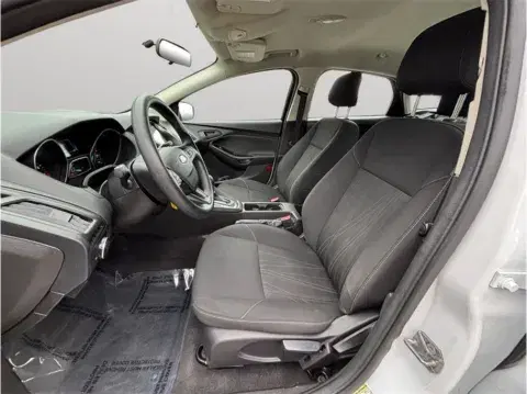 Ford Focus S Sedan 4D - Thumbnail 3