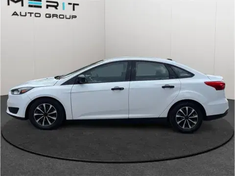 Ford Focus S Sedan 4D - Thumbnail 6