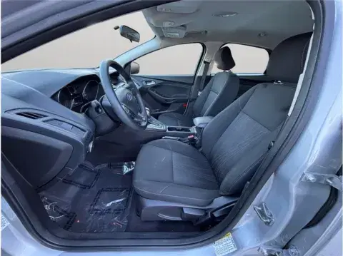 Ford Focus Se Hatchback 4D - Thumbnail 3