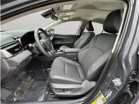 Toyota Camry Xle Sedan 4D - Thumbnail 3