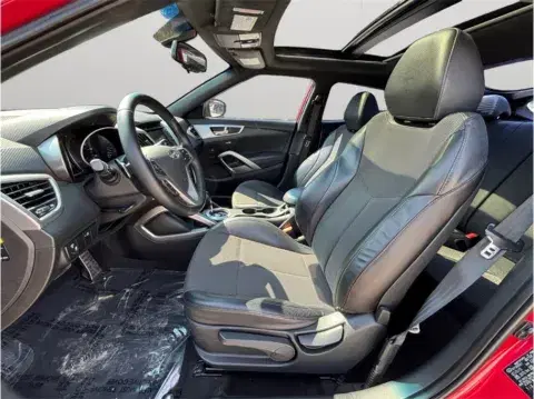 Hyundai Veloster Coupe 3D - Thumbnail 3