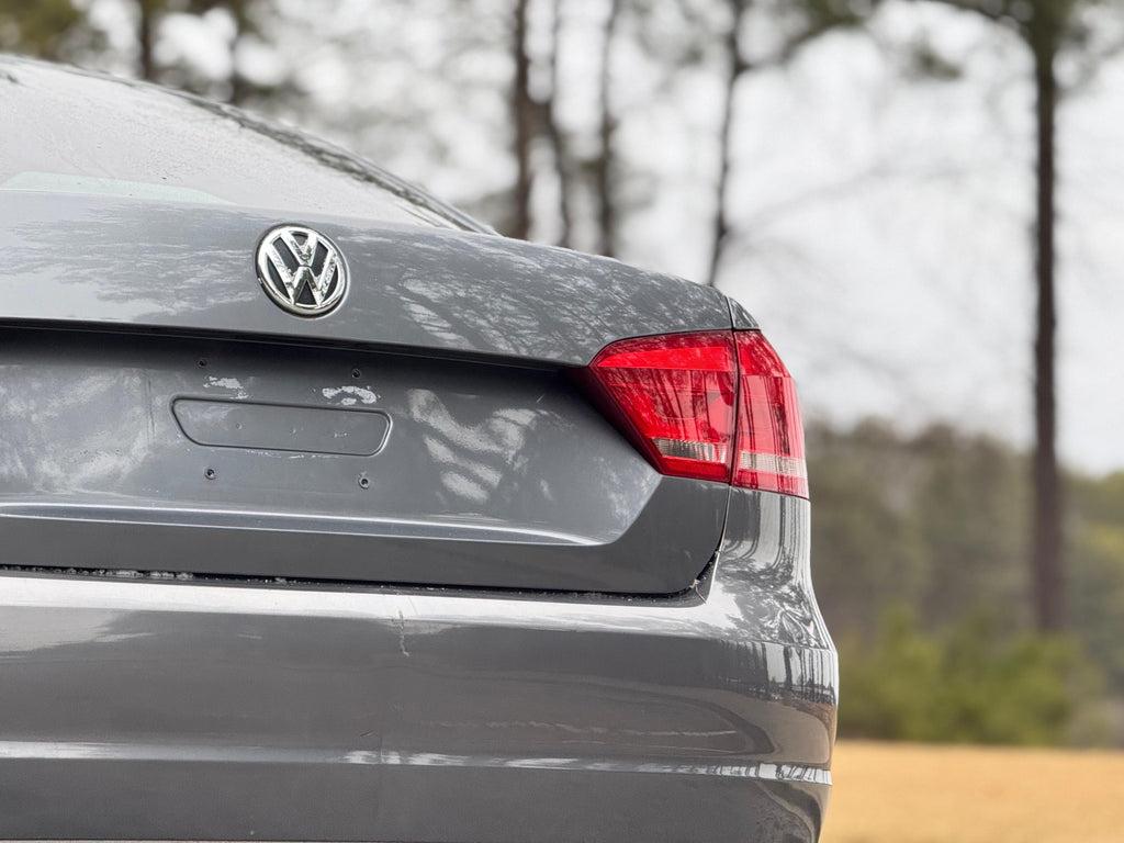 Volkswagen Passat - Thumbnail 8