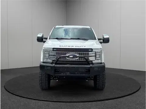 Ford F250 Super Duty Crew Cab Platinum Pickup 4D 6 3/4 Ft - Thumbnail 4