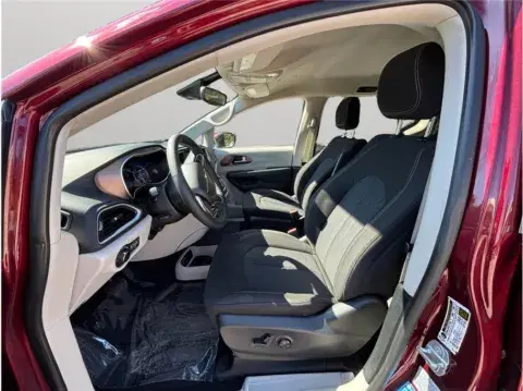 Chrysler Voyager Lx Van 4D - Thumbnail 3