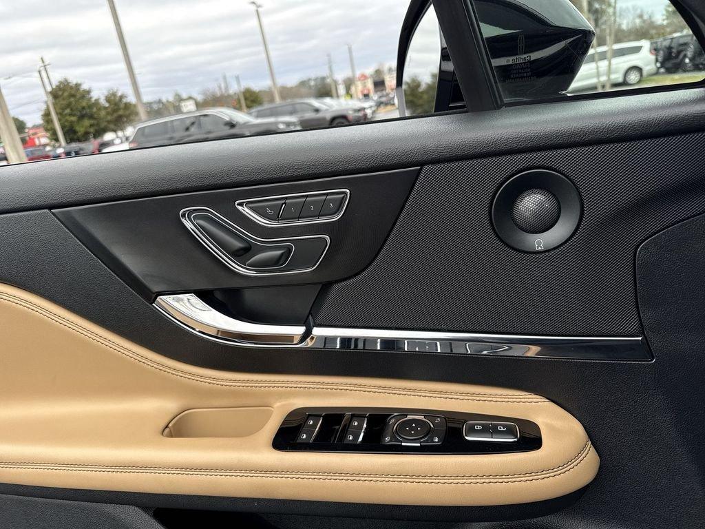 Lincoln Corsair Reserve - Thumbnail 13