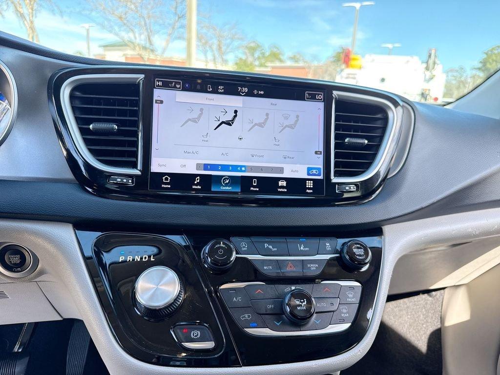 Chrysler Pacifica Touring L - Thumbnail 17