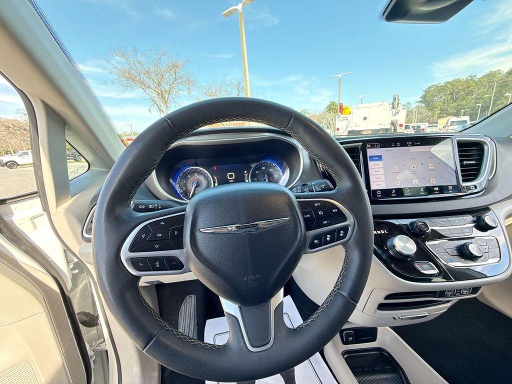 Chrysler Pacifica Touring L - Thumbnail 13