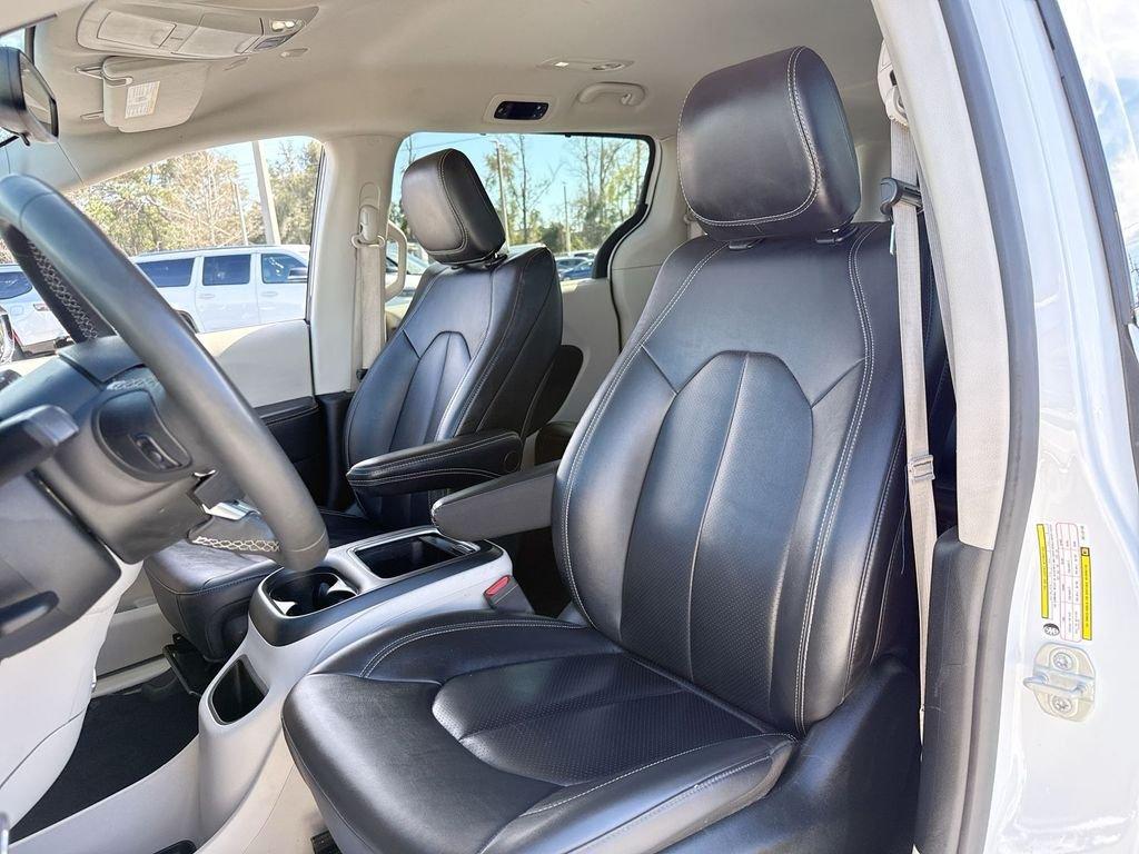 Chrysler Pacifica Touring L - Thumbnail 12