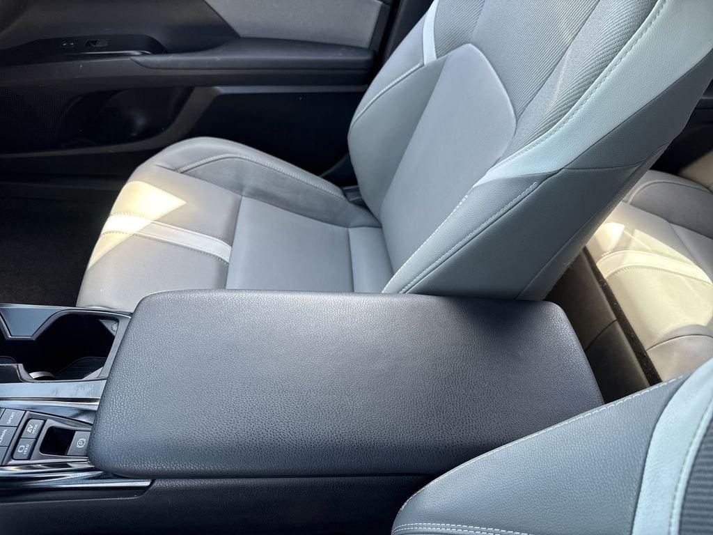 Toyota Camry Se - Thumbnail 16