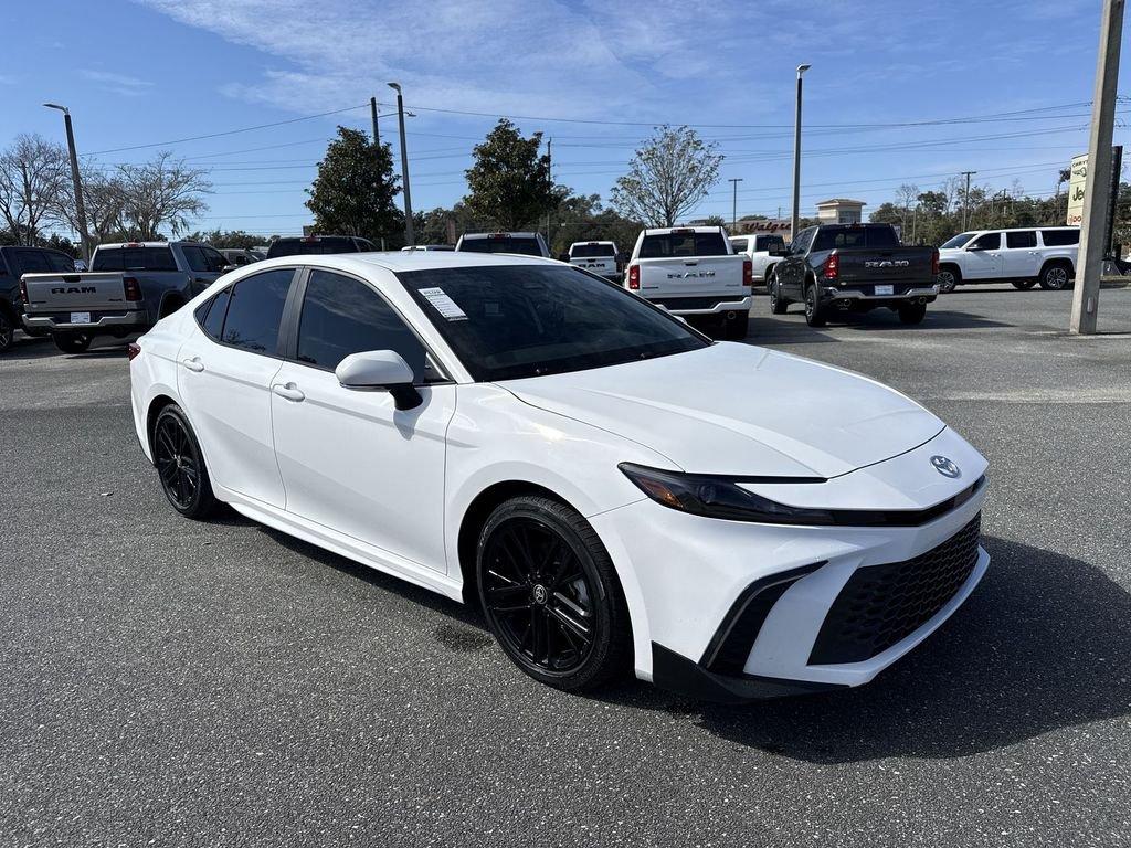 Toyota Camry Se - Thumbnail 2