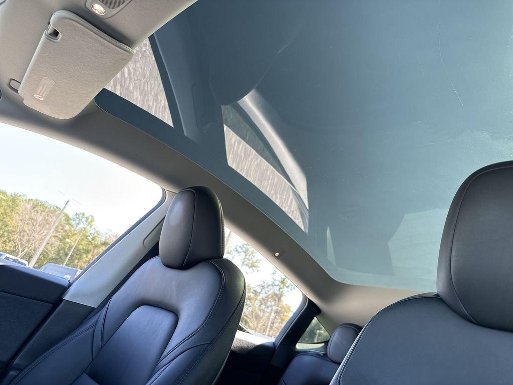 Tesla Model Y Long Range - Thumbnail 15