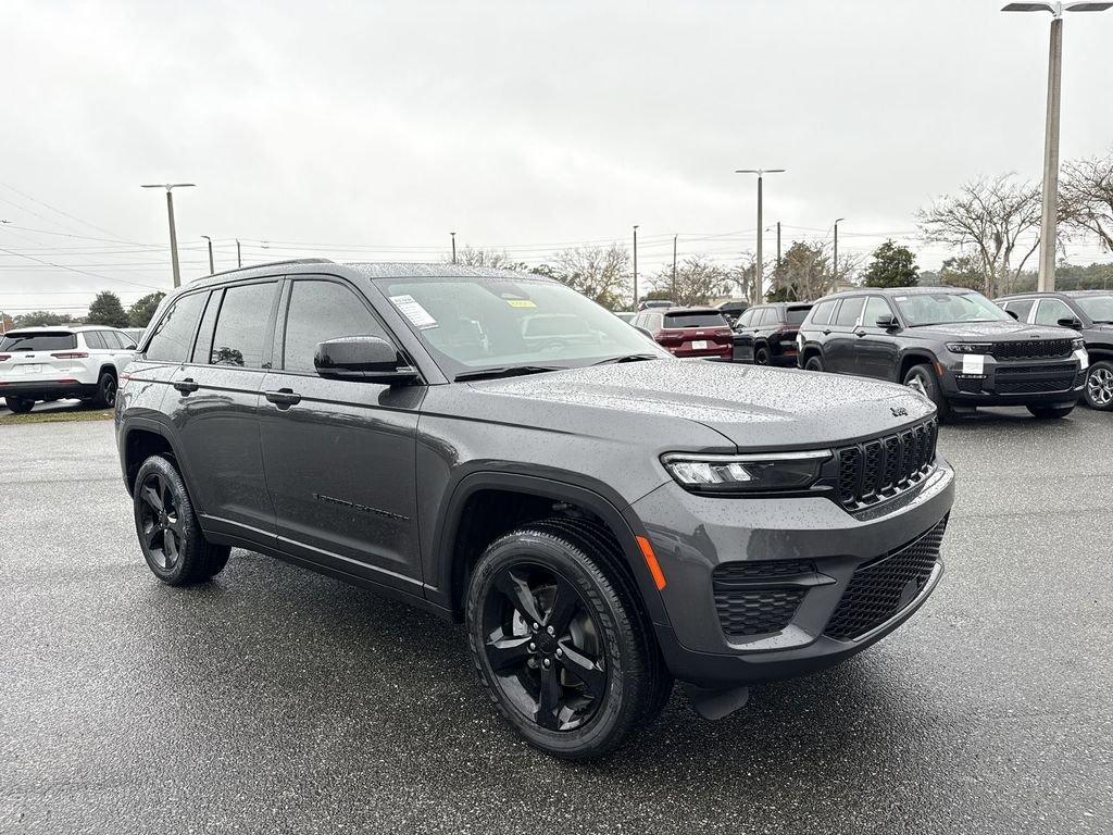 Jeep Grand Cherokee Altitude 4X4 - Thumbnail 2