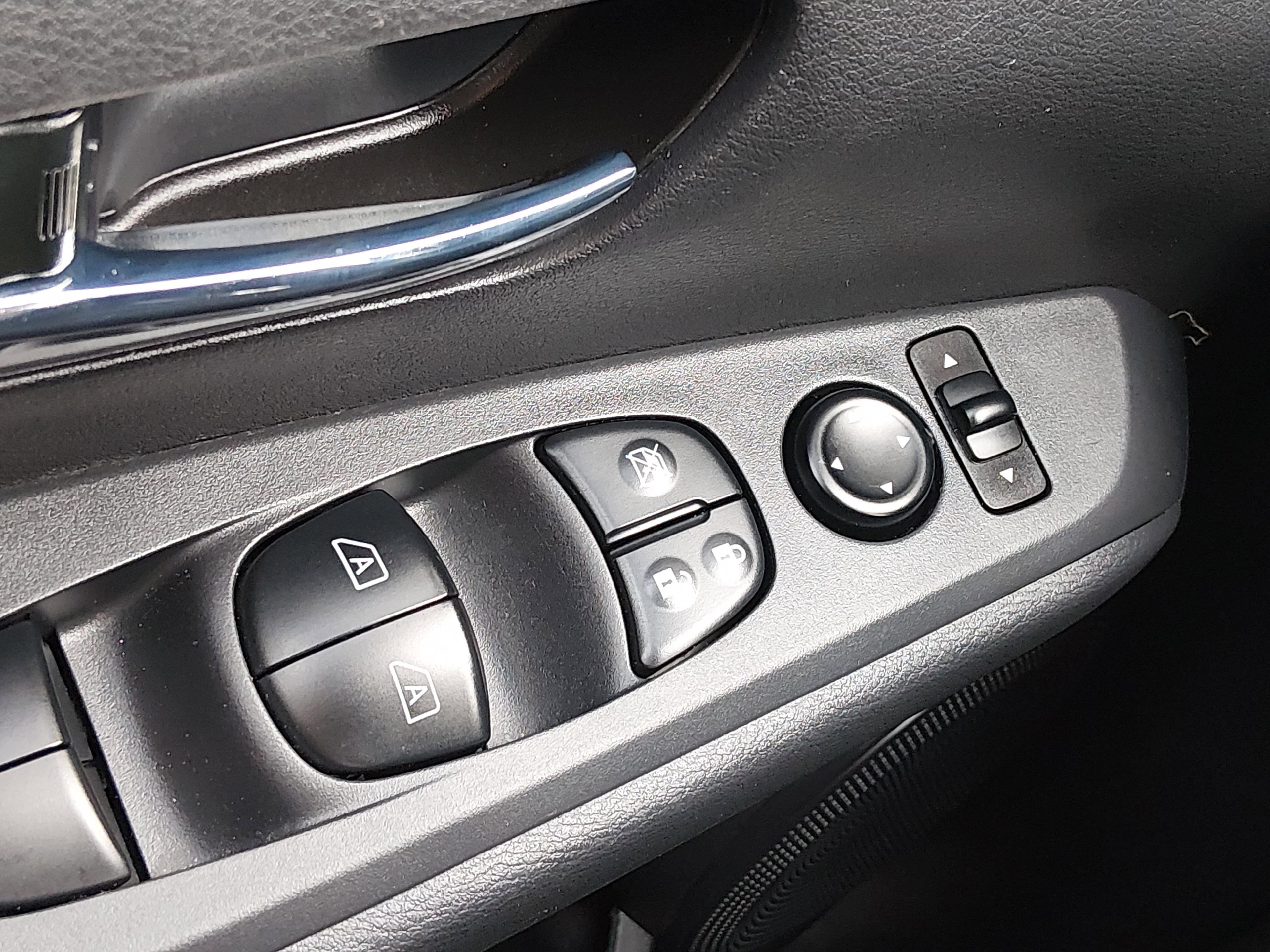 Nissan Kicks Sv Fwd - Thumbnail 13