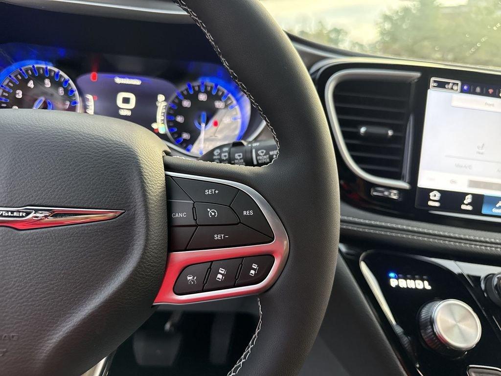 Chrysler Pacifica Select - Thumbnail 16
