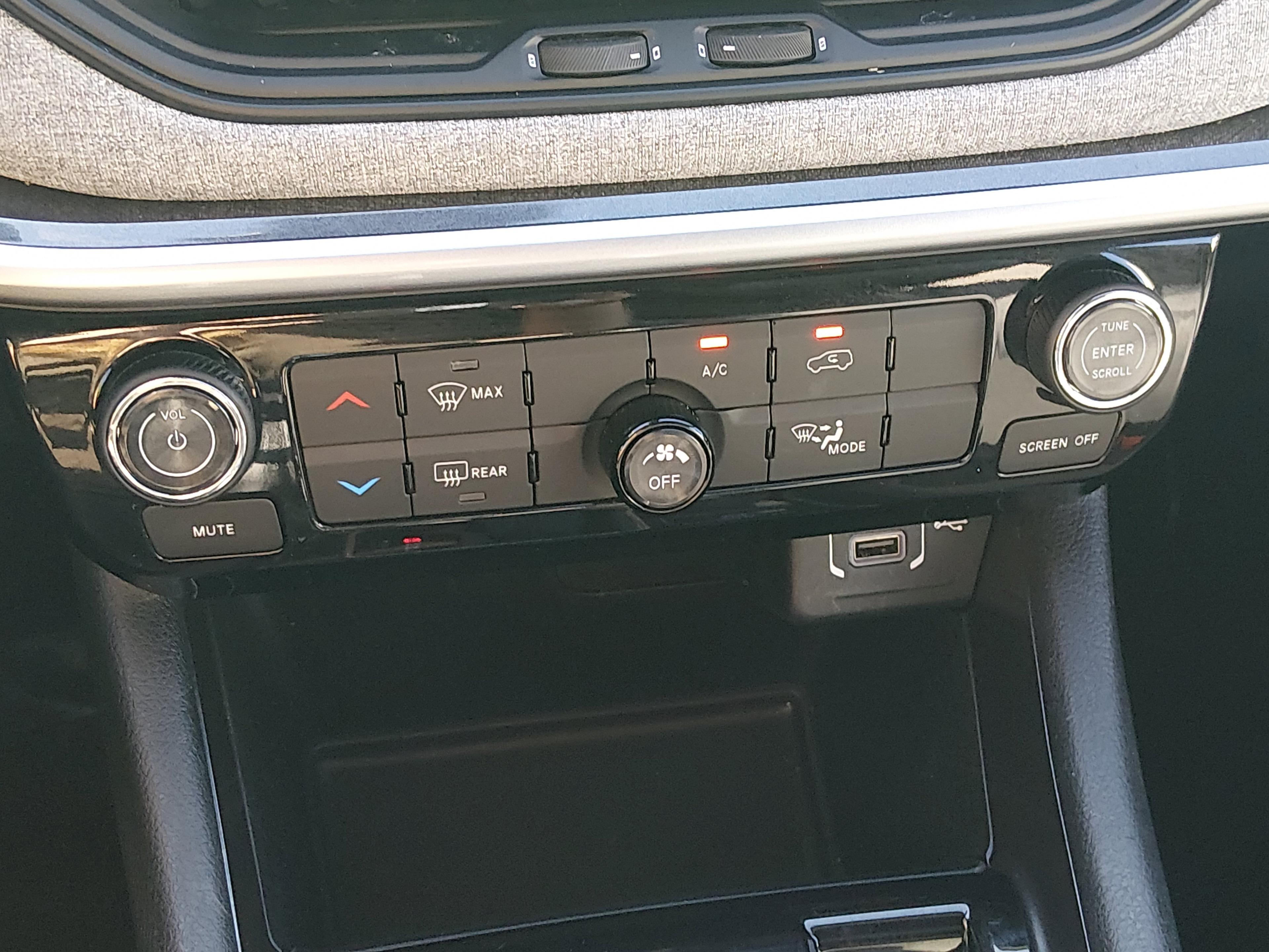 Jeep Compass Latitude 4X4 - Thumbnail 18