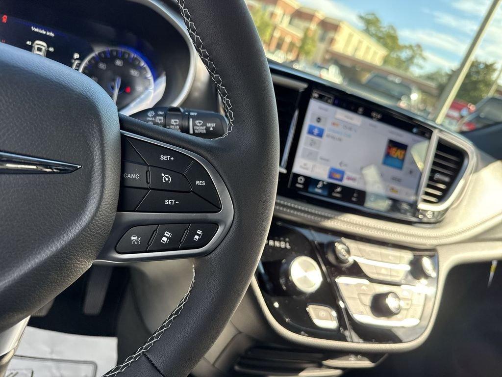 Chrysler Pacifica Select - Thumbnail 17