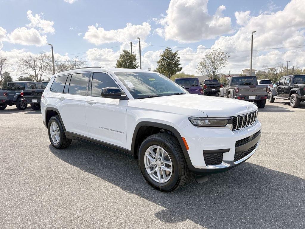 Jeep Grand Cherokee L Laredo X 4X4 - Thumbnail 2