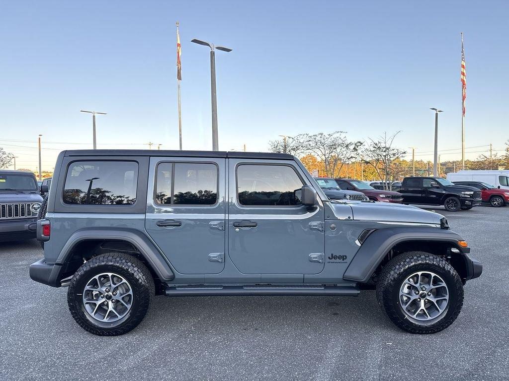 Jeep Wrangler 4-Door Sport S - Thumbnail 3