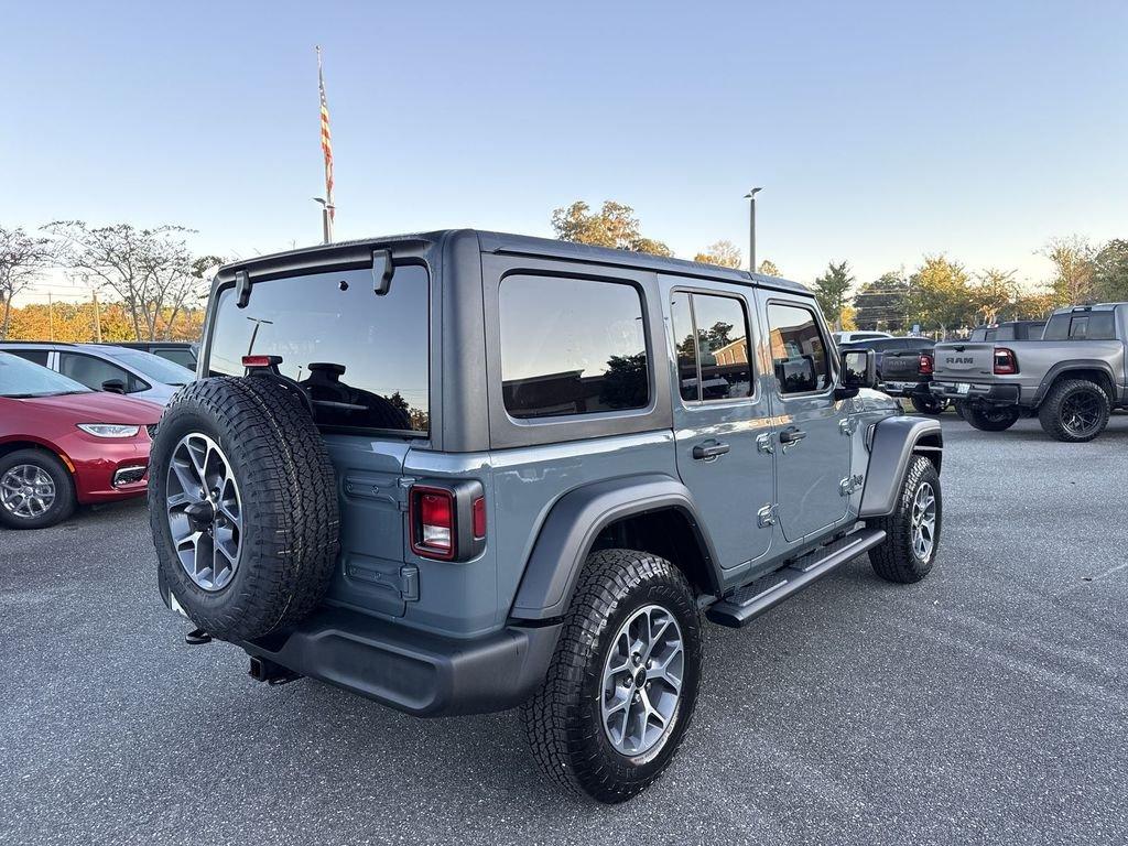 Jeep Wrangler 4-Door Sport S - Thumbnail 4