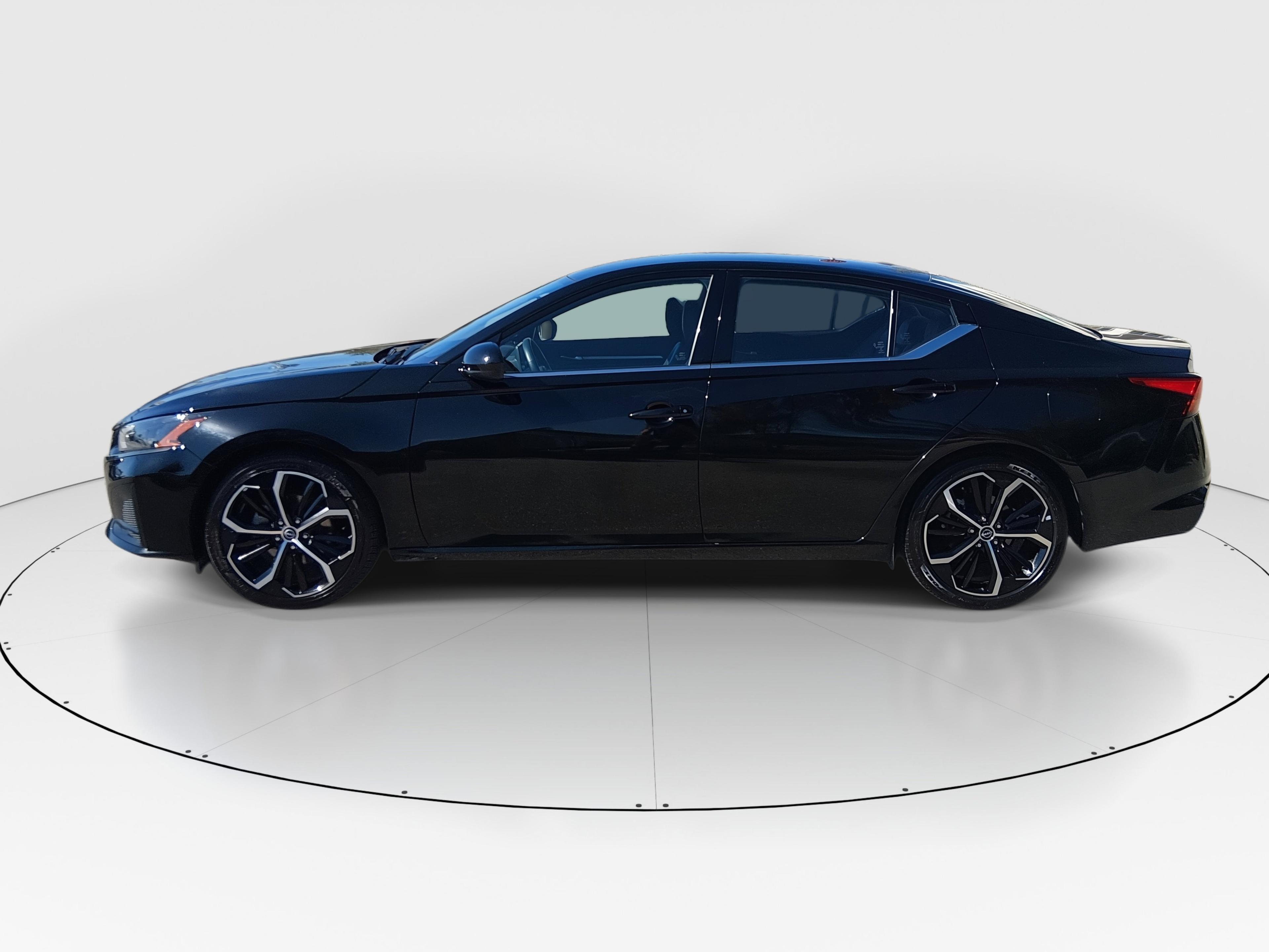 Nissan Altima 2.5 Sr Sedan - Thumbnail 4