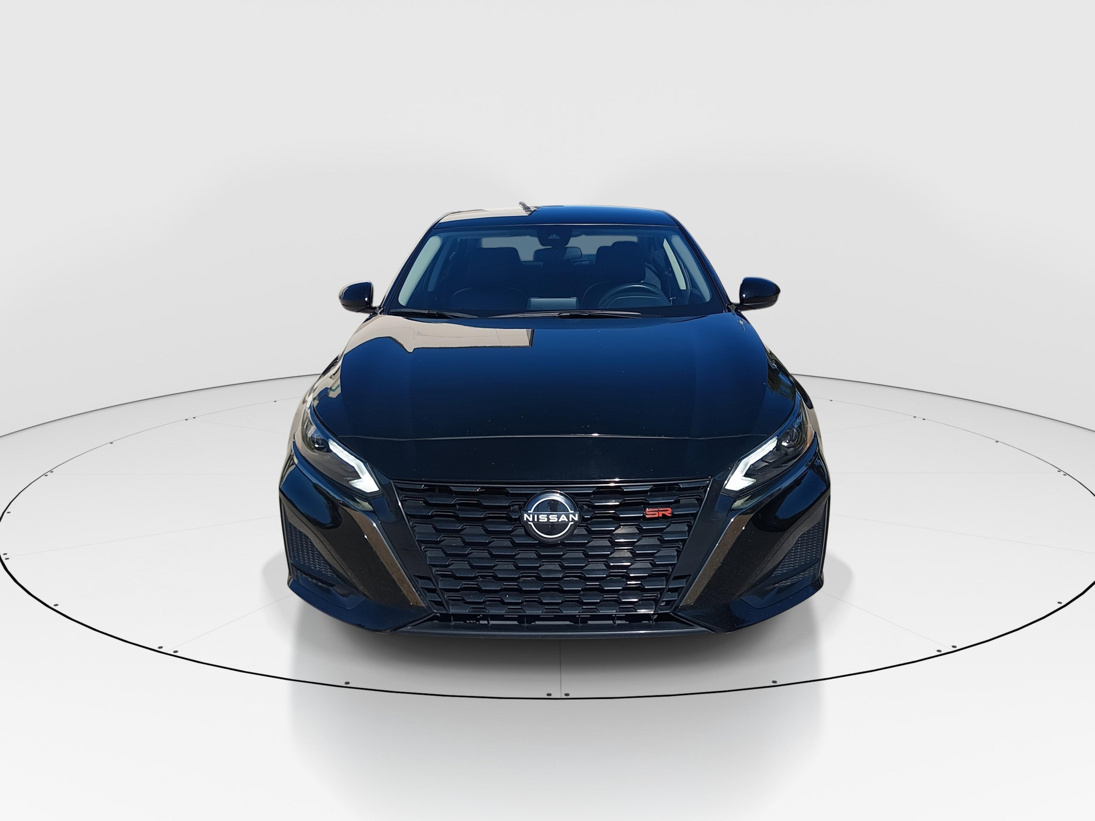 Nissan Altima 2.5 Sr Sedan - Thumbnail 2