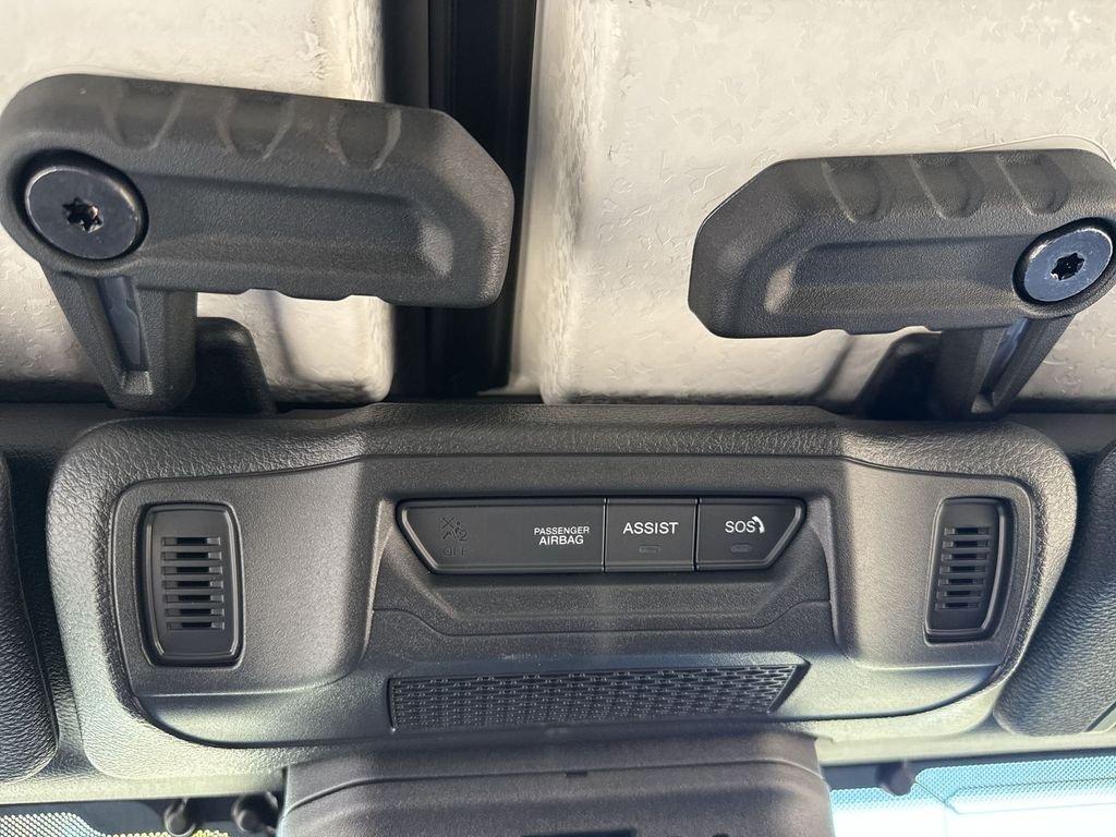 Jeep Wrangler 4-Door Sport S - Thumbnail 18